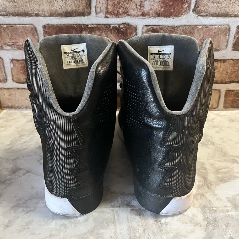 Nike - Picture 4 of 6